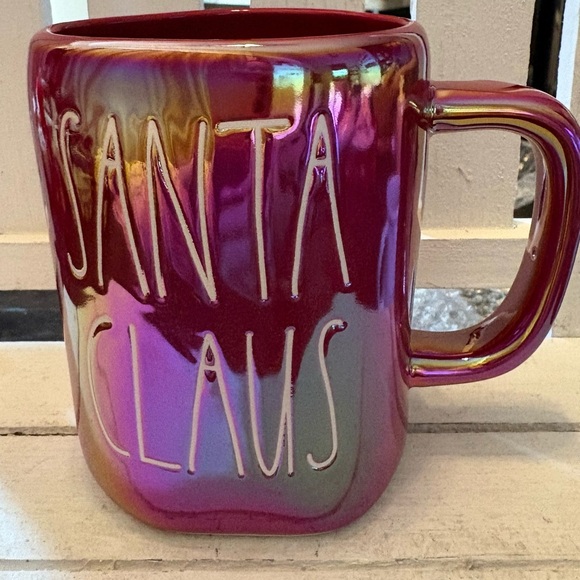 Rae Dunn Santa Claus ๐
๐ผ Iridescent Red Mug - Picture 1 of 4